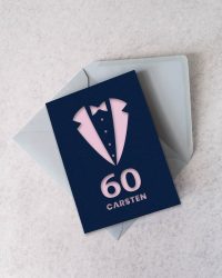 Rund fødselsdag kort med smoking til mand